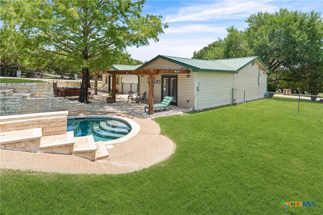 main property photo 33
