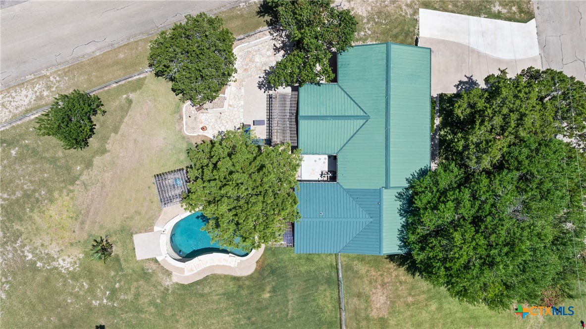 main property photo 40