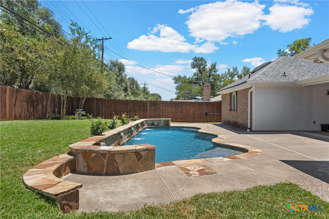 main property photo 31
