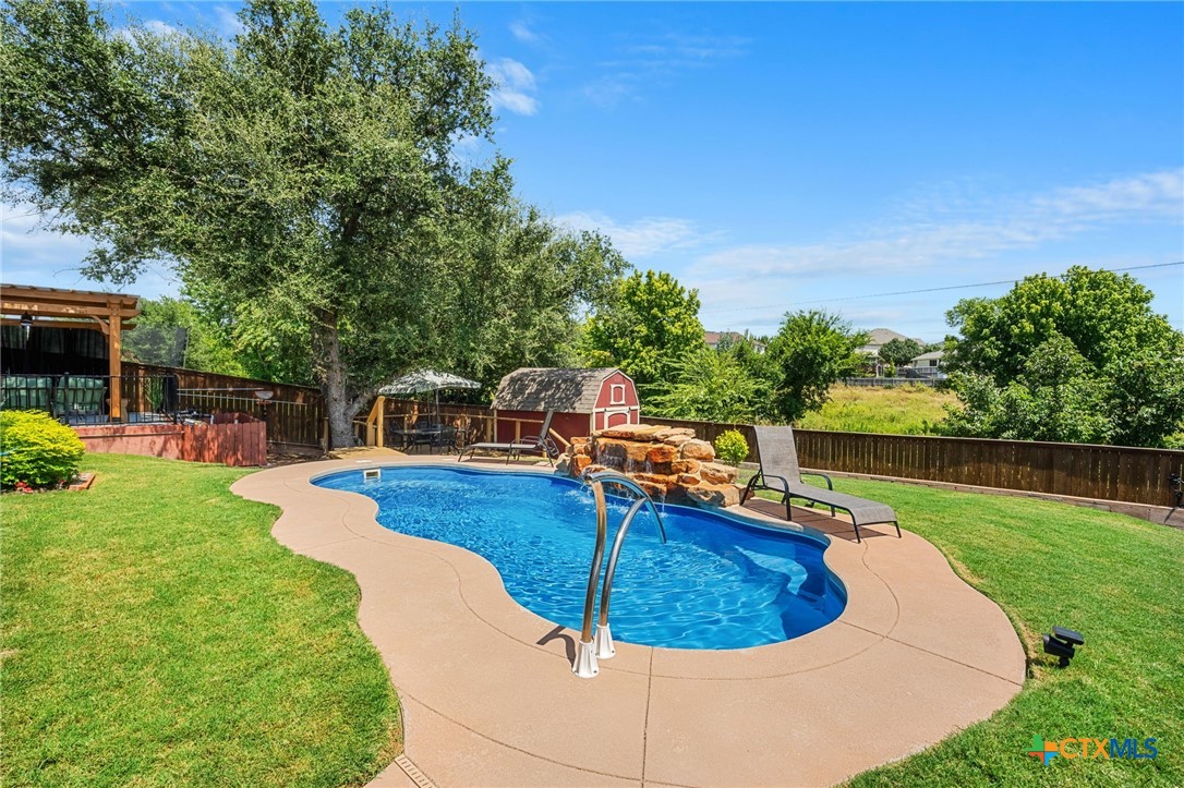main property photo 33
