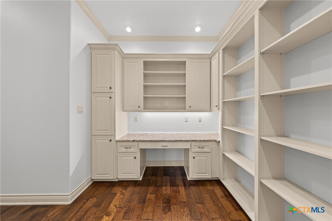 main property photo 30
