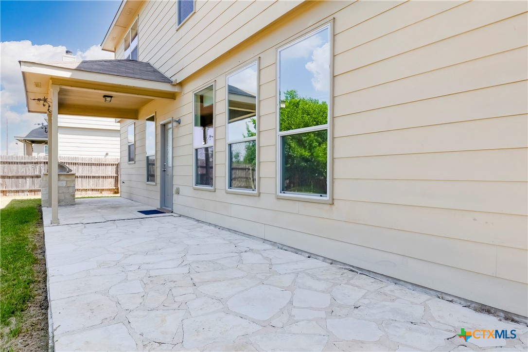 main property photo 40