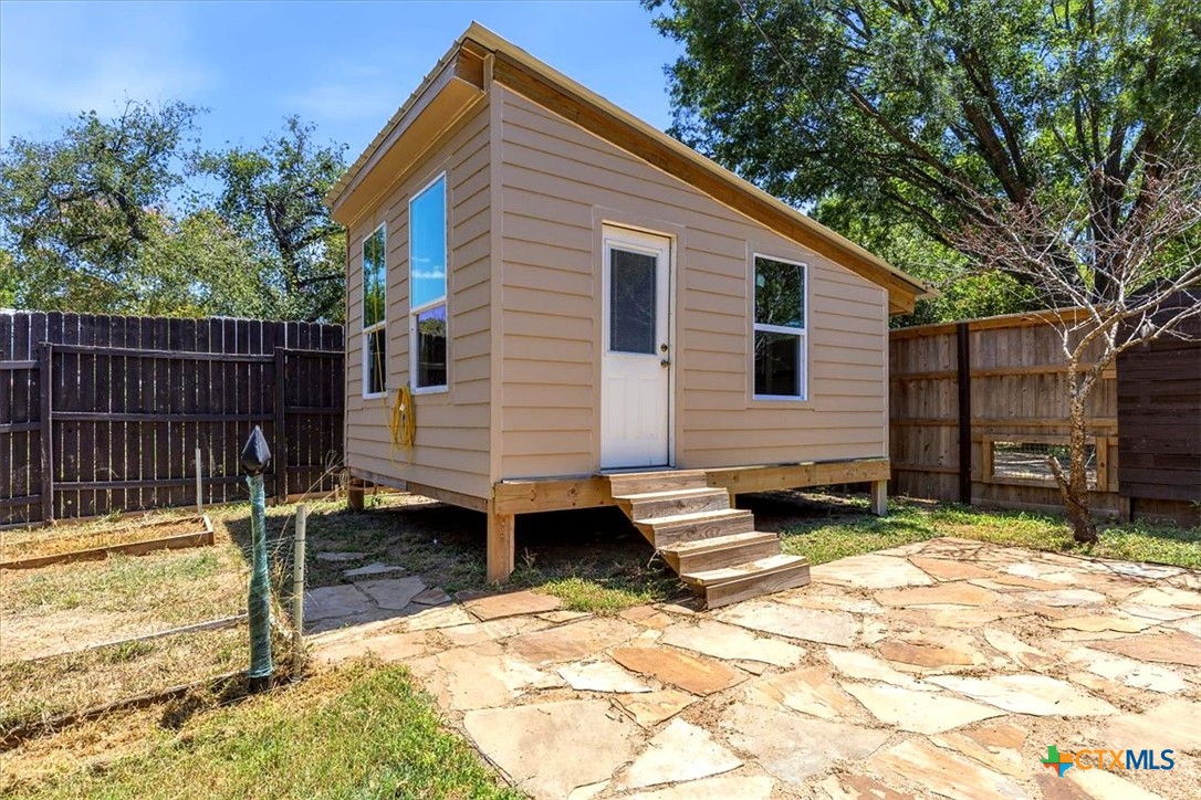 main property photo 30