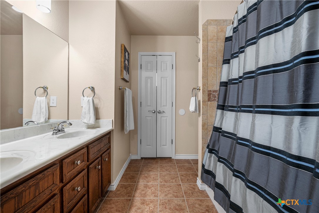 main property photo 11