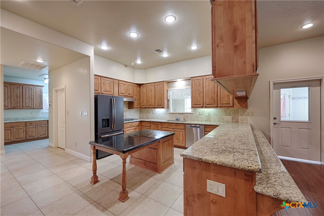 main property photo 8