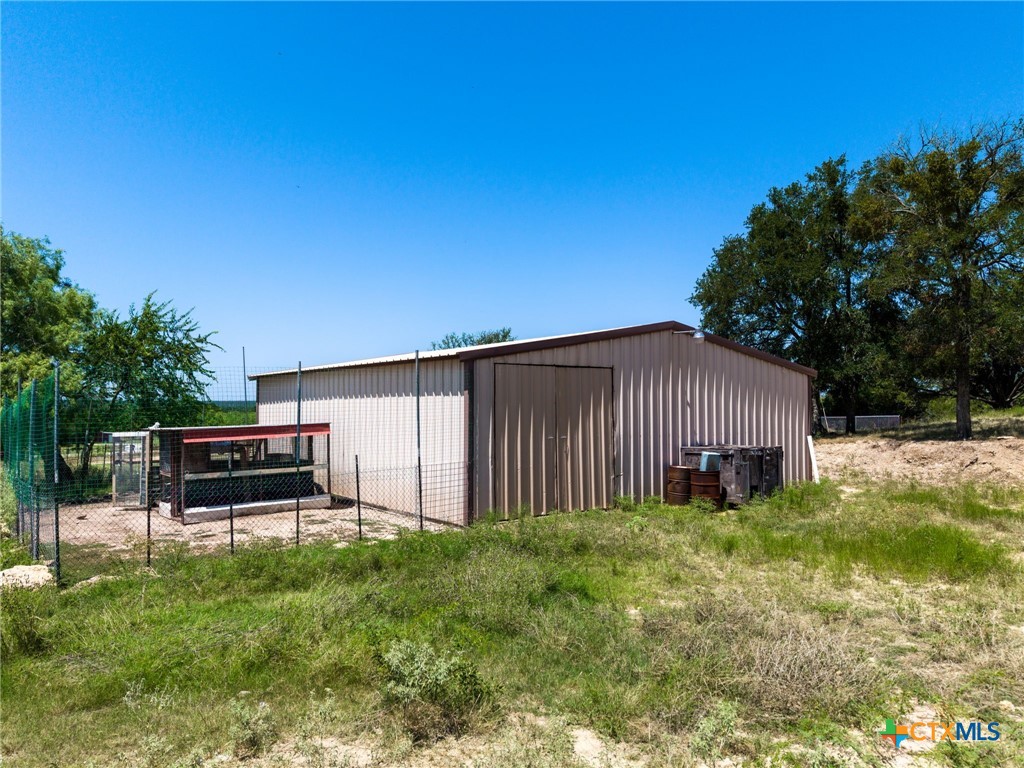 main property photo 28