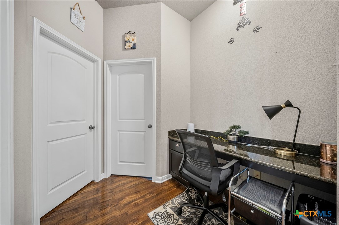 main property photo 28