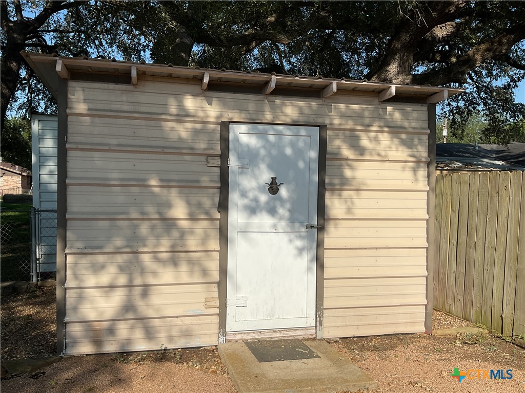 main property photo 40
