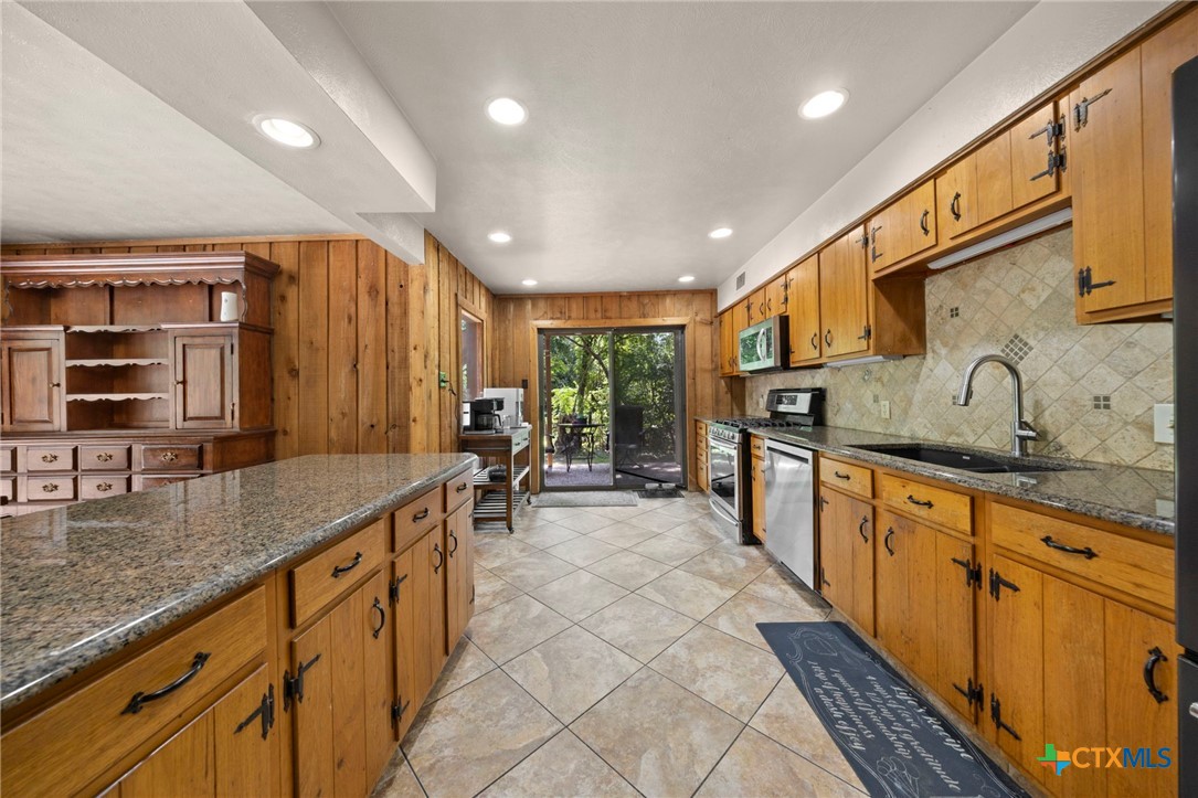 main property photo 13