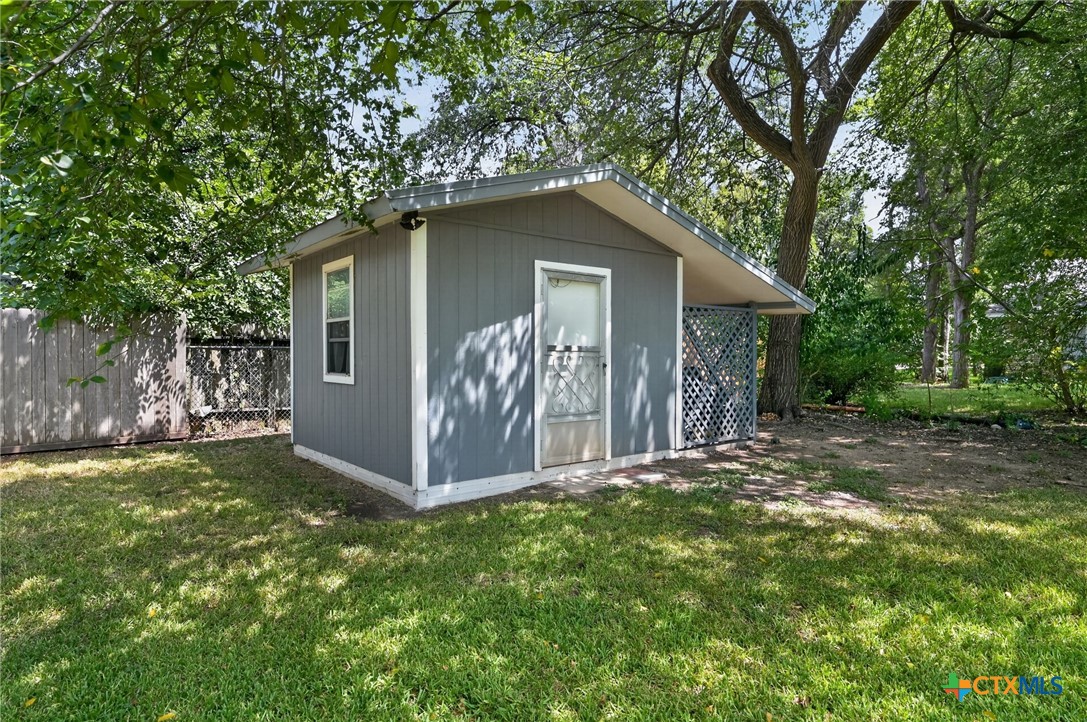 main property photo 28