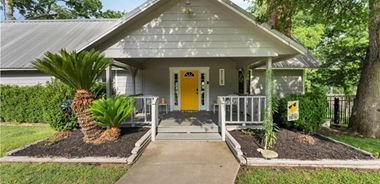 image of property with 4 Bed | 2 Bath | 2,560 Sqft