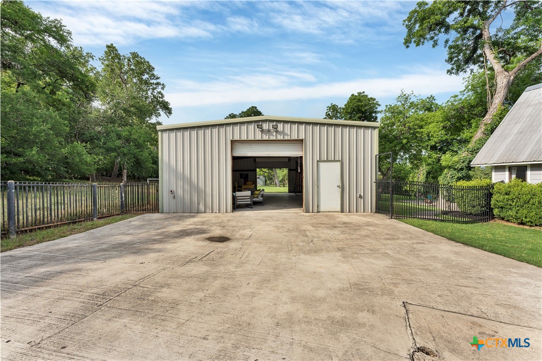 main property photo 30