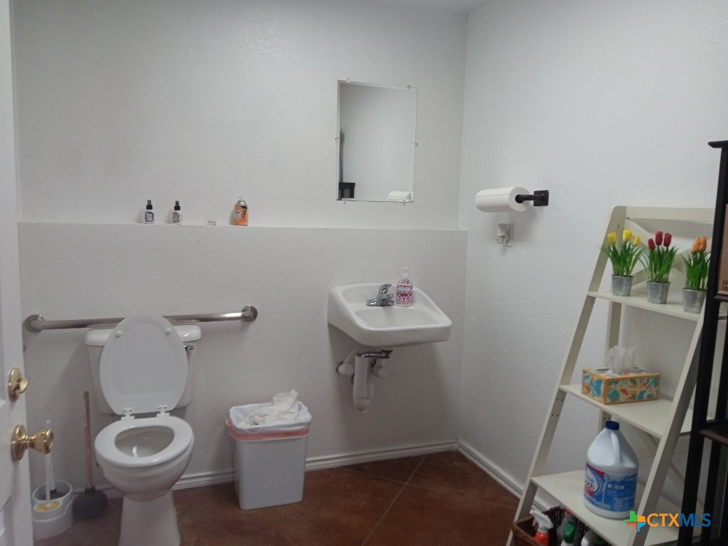 main property photo 13