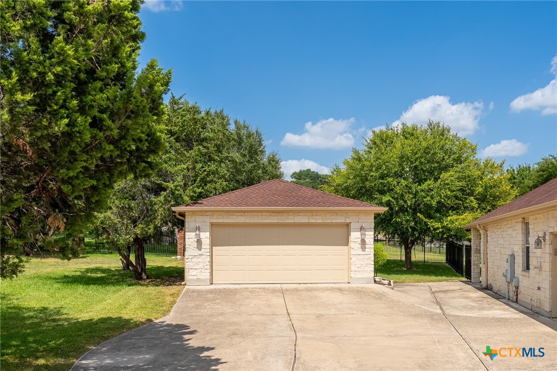 main property photo 43