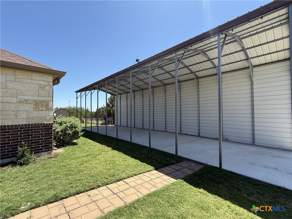 main property photo 40