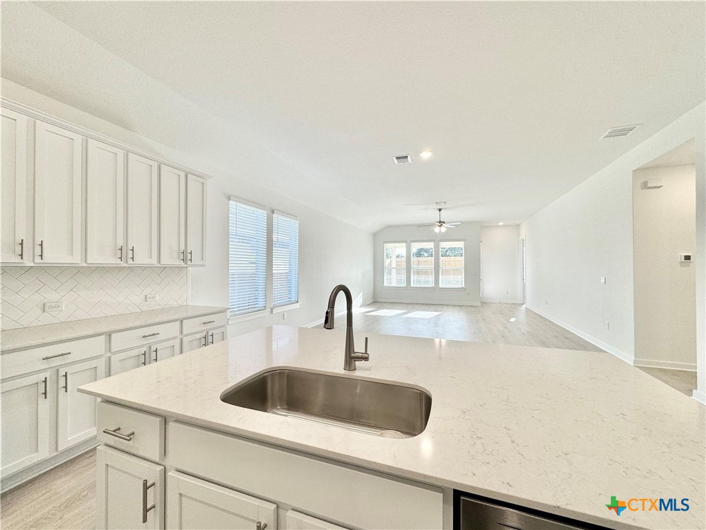 property viewer photo 18