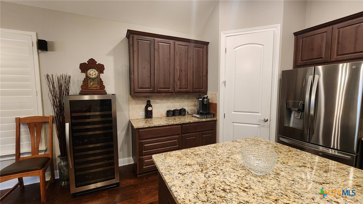 main property photo 4