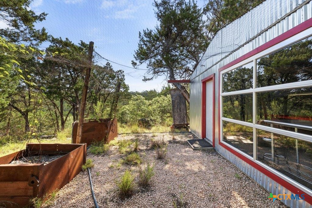 main property photo 28