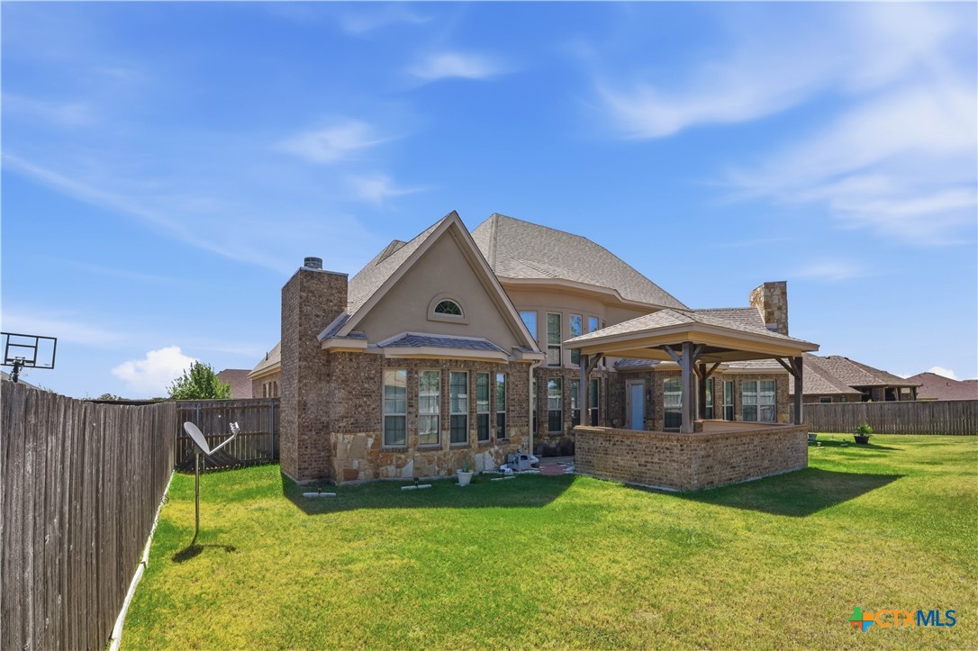 main property photo 7
