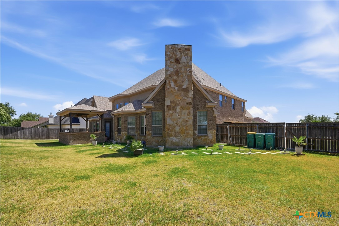 main property photo 9