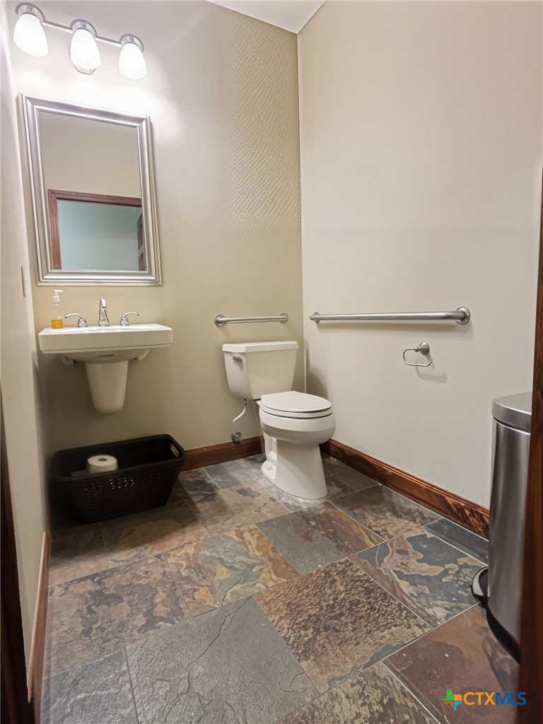 main property photo 10