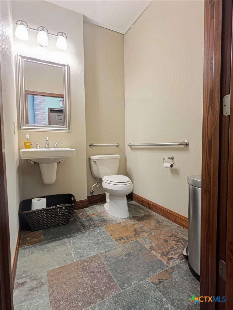 main property photo 11