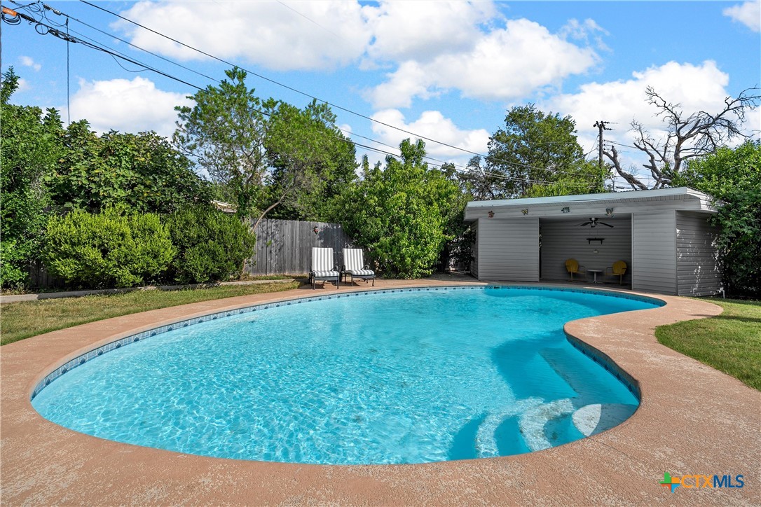 main property photo 17