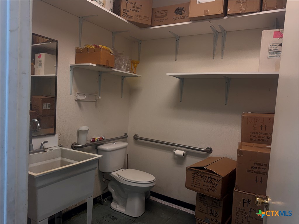 main property photo 7