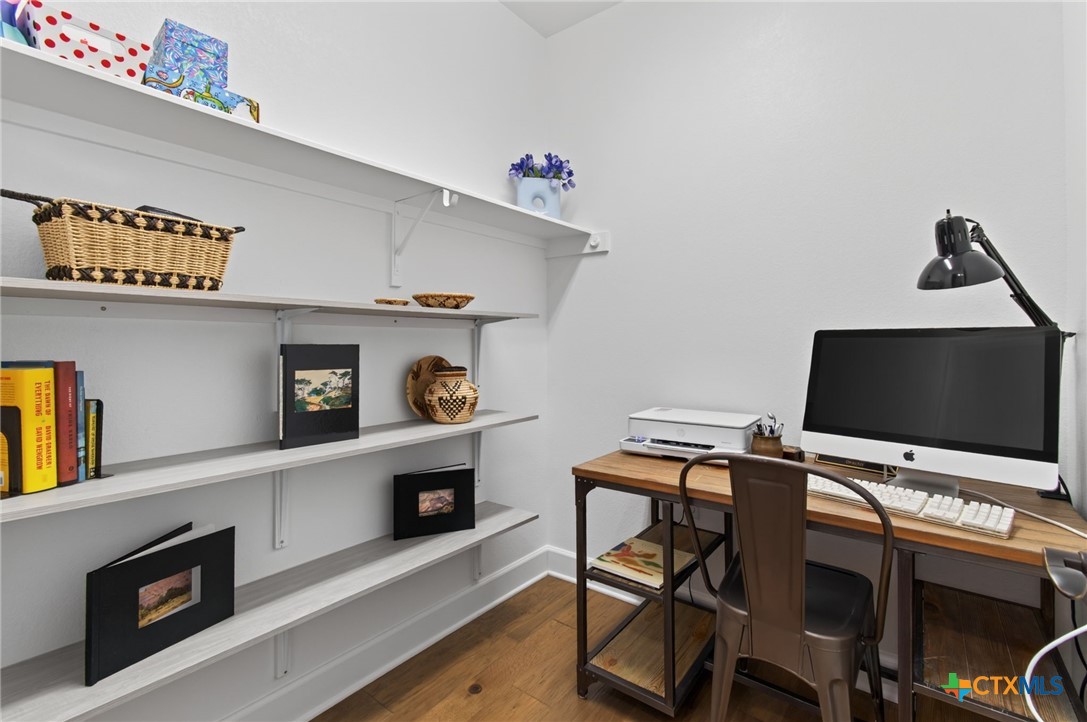 main property photo 28