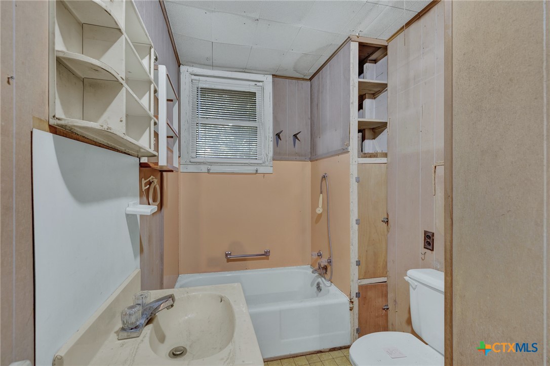 main property photo 6