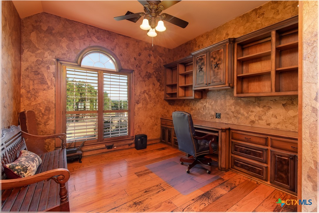 main property photo 31