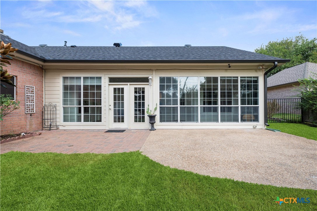 main property photo 9