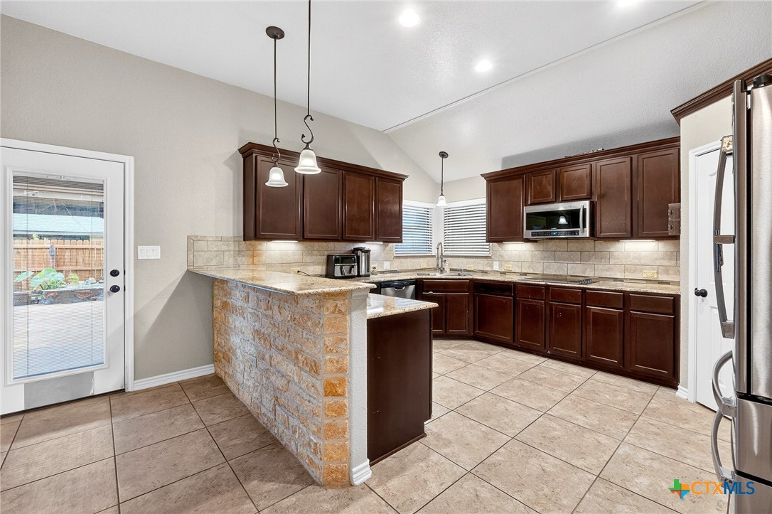 main property photo 9