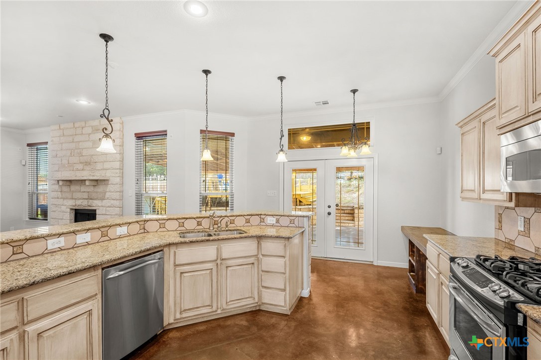 main property photo 11