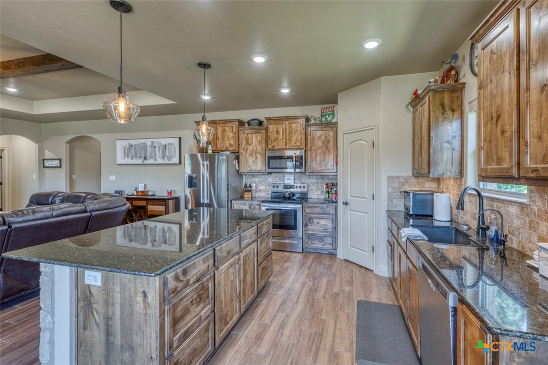main property photo 13