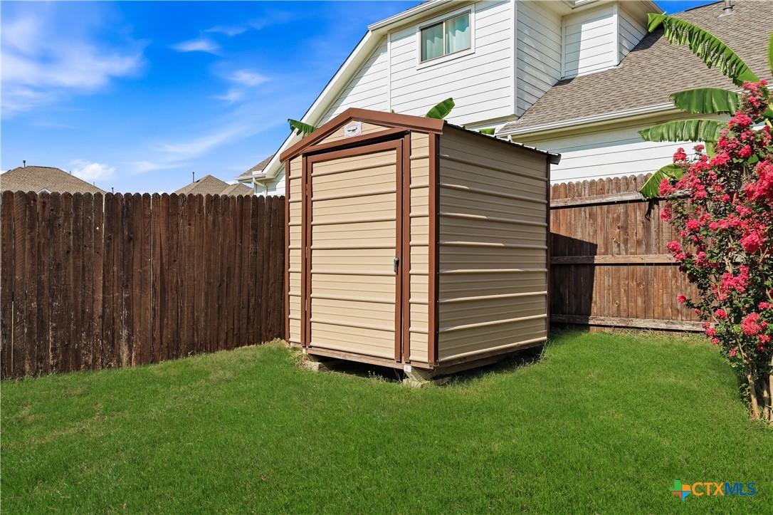 main property photo 28