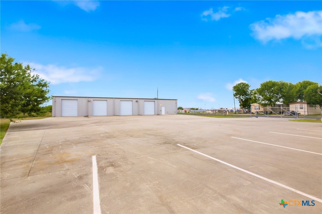 main property photo 28