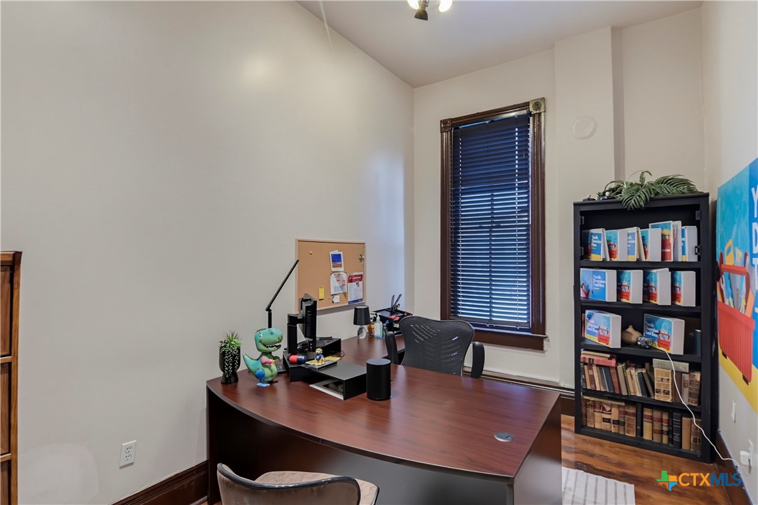 main property photo 10