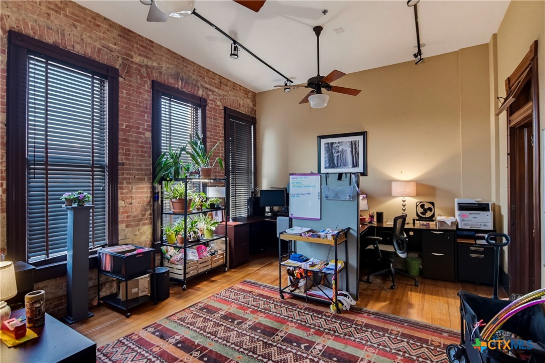 main property photo 7