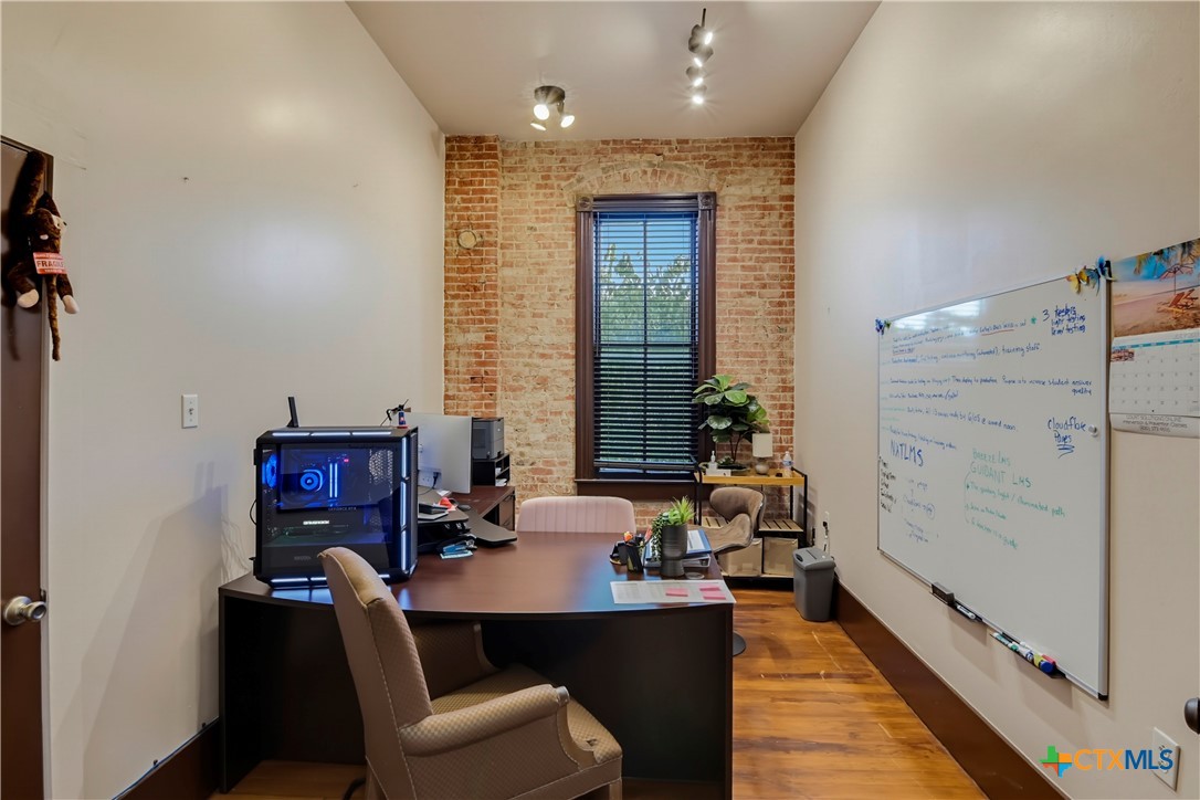 main property photo 9