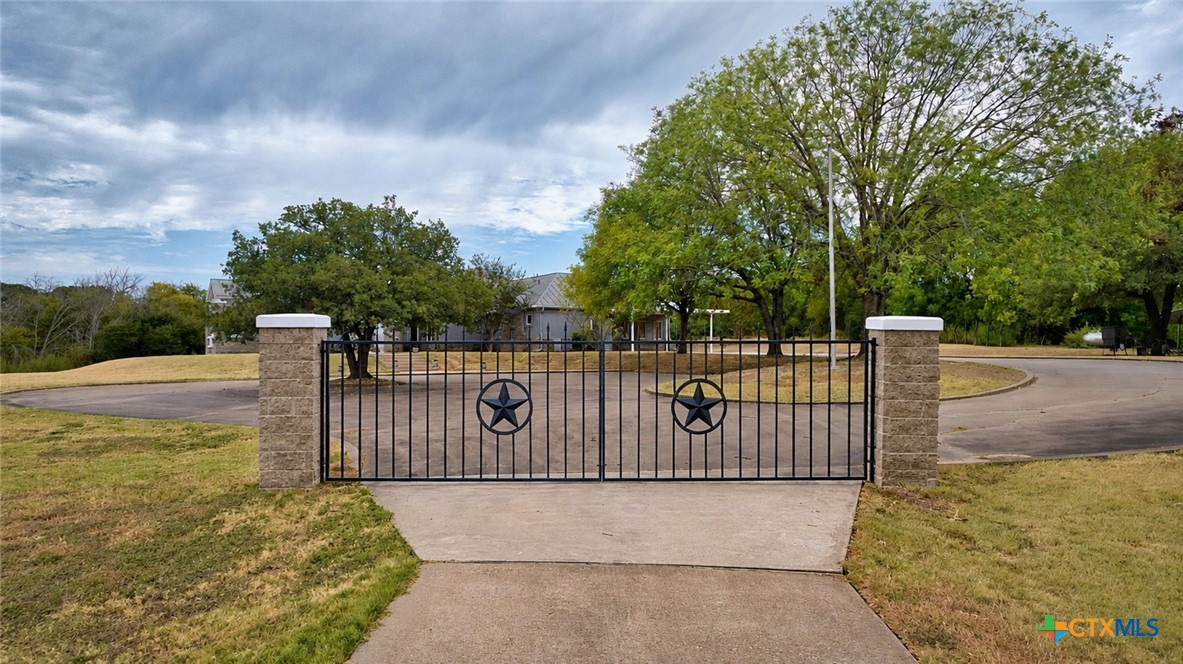 main property photo 9