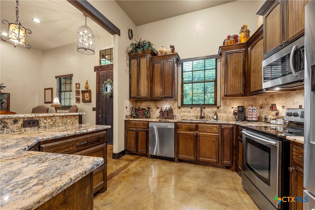 main property photo 9