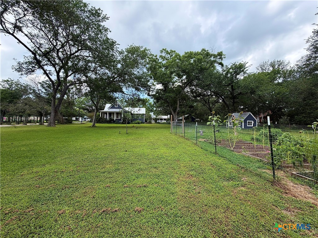 main property photo 40