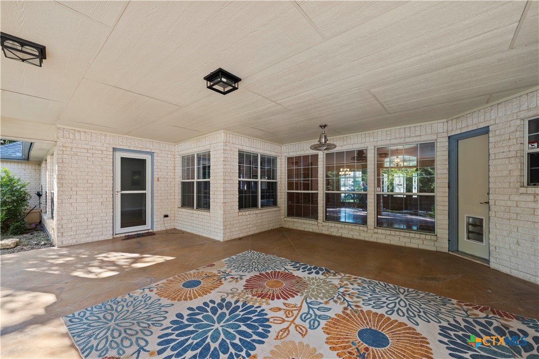 main property photo 28