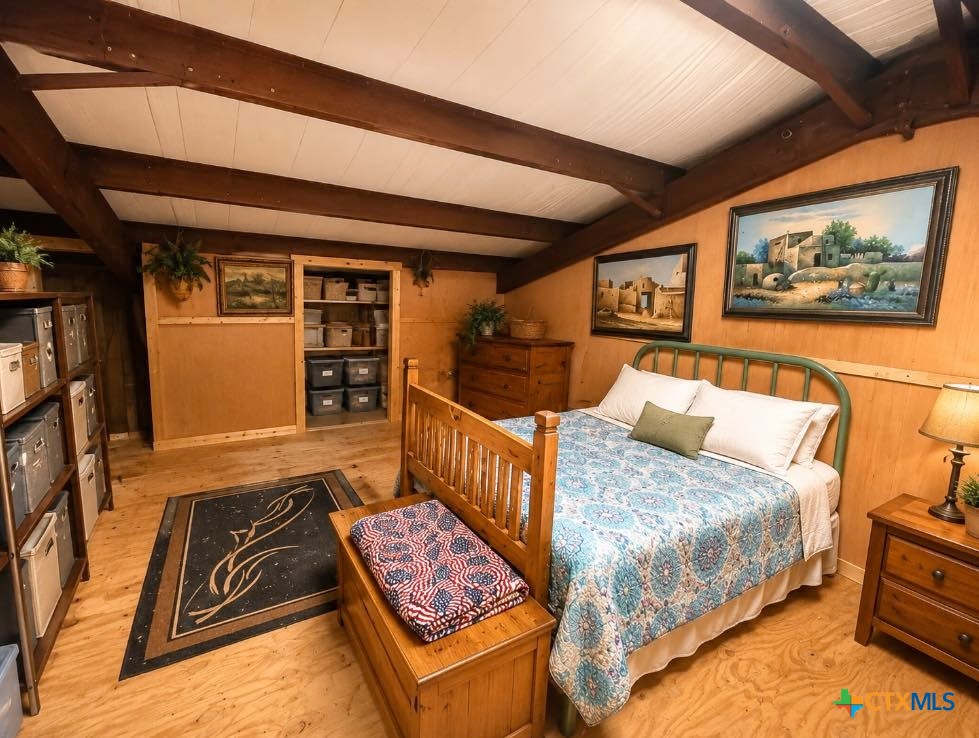 main property photo 13