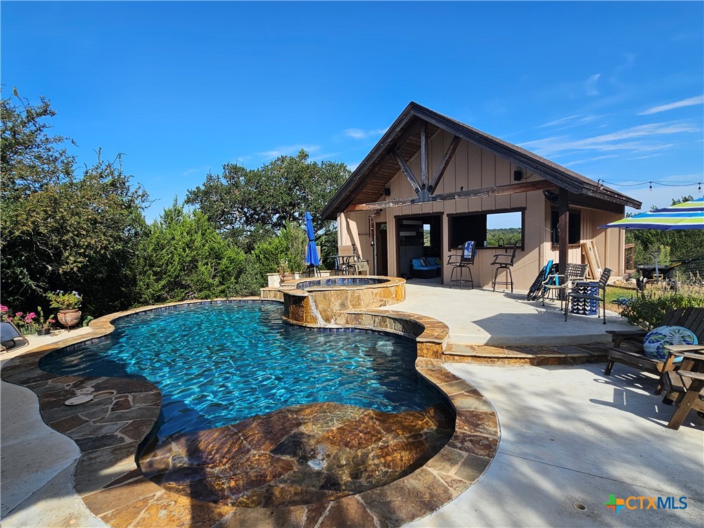 main property photo 5