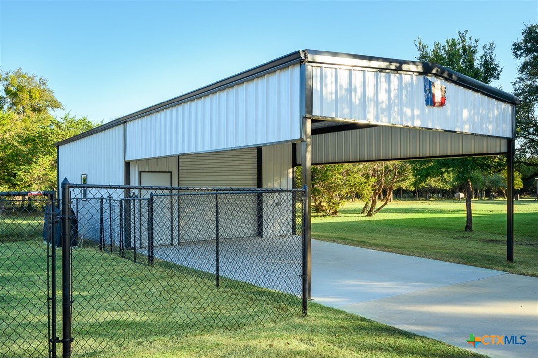 main property photo 39