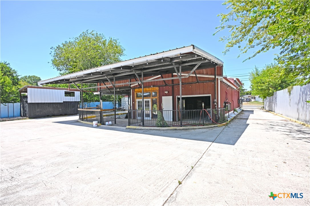 main property photo 8
