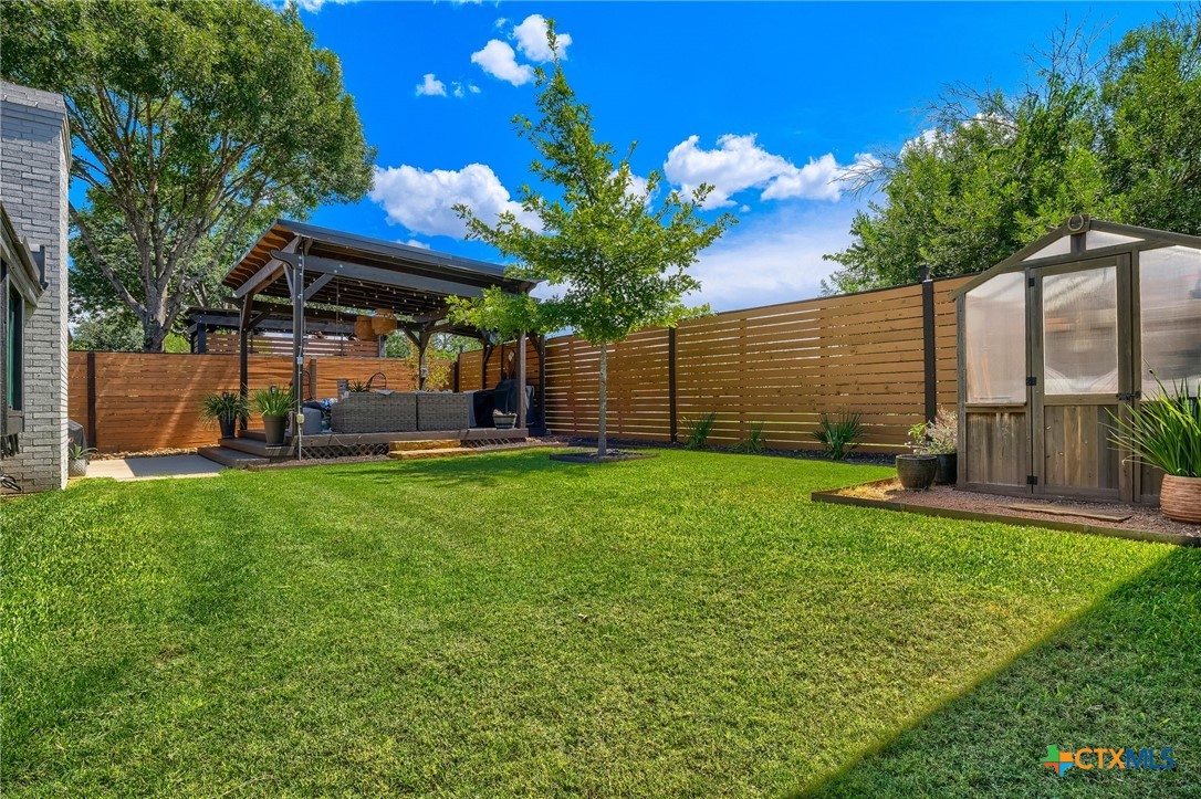 main property photo 28