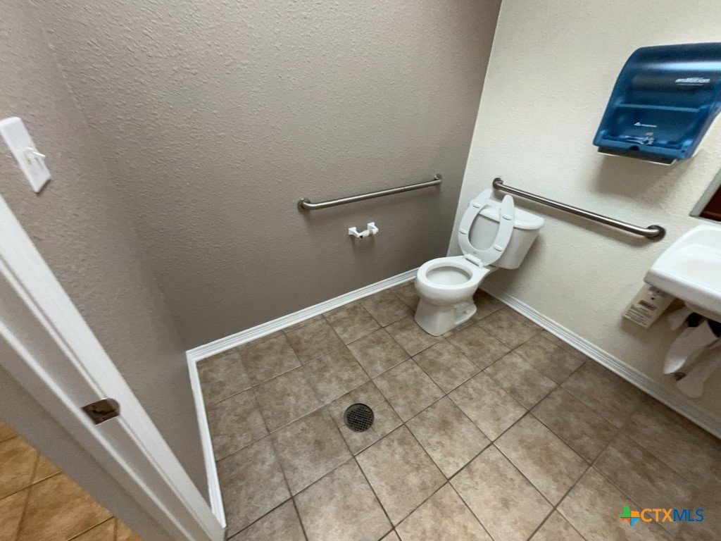 main property photo 12